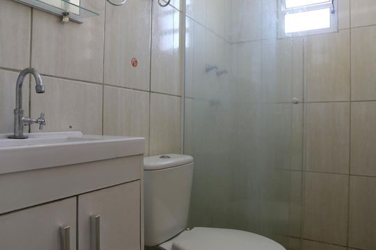 Banheiro de kitnet/studio para alugar com 1 quarto, 15m² em Vila São Luís(zona Oeste), São Paulo