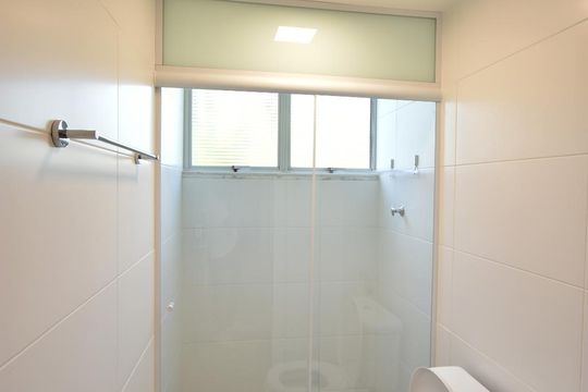Banheiro  de apartamento à venda com 1 quarto, 60m² em Boa Viagem, Niterói