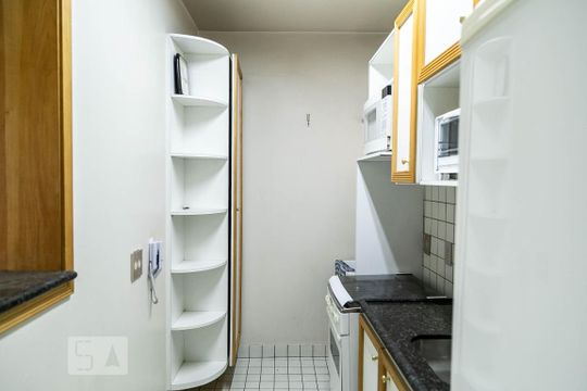 Cozinha de apartamento à venda com 1 quarto, 40m² em Vila Suzana, São Paulo