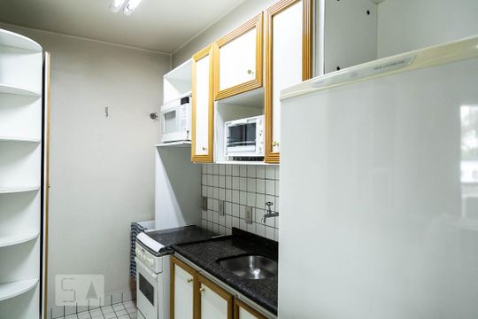 Cozinha de apartamento à venda com 1 quarto, 40m² em Vila Suzana, São Paulo