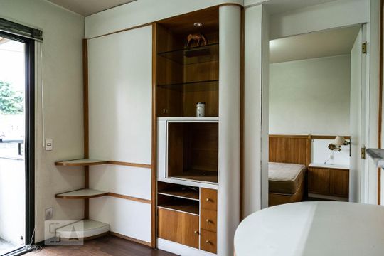 Sala de apartamento à venda com 1 quarto, 40m² em Vila Suzana, São Paulo