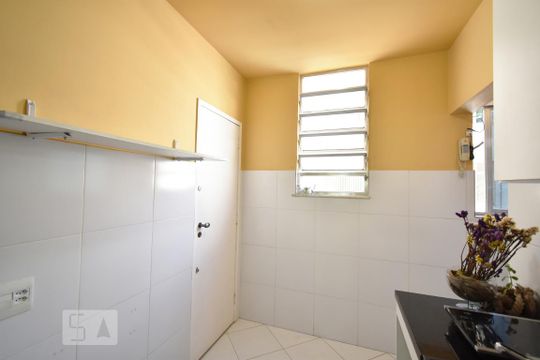 Cozinha de apartamento para alugar com 2 quartos, 54m² em Icaraí, Niterói