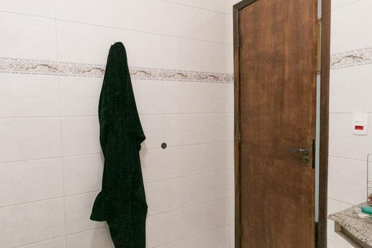 Banheiro 2 de casa à venda com 3 quartos, 205m² em Jardim Clímax, São Paulo