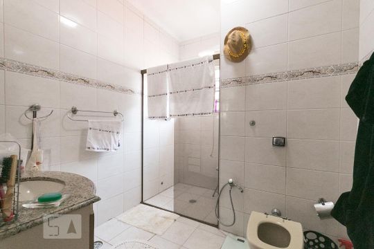 Banheiro 2 de casa à venda com 3 quartos, 205m² em Jardim Clímax, São Paulo