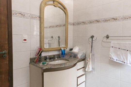 Banheiro 2 de casa à venda com 3 quartos, 205m² em Jardim Clímax, São Paulo