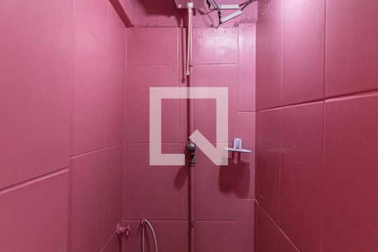 Banheiro de kitnet/studio para alugar com 1 quarto, 33m² em Centro, São Paulo