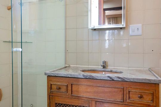 Banheiro de apartamento à venda com 2 quartos, 70m² em Santa Efigenia, Belo Horizonte