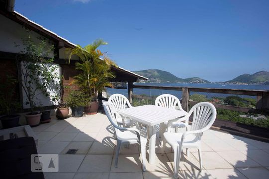 churrasqueira de casa de condomínio à venda com 8 quartos, 350m² em São Francisco, Niterói