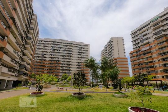 Fachada do bloco de apartamento à venda com 3 quartos, 76m² em Pilares, Rio de Janeiro