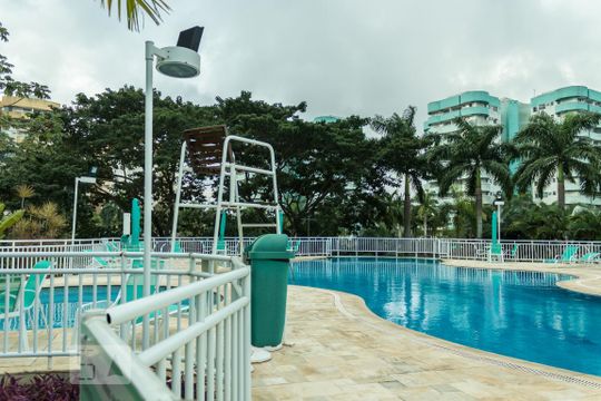 Piscina de apartamento para alugar com 2 quartos, 77m² em Barra da Tijuca, Rio de Janeiro