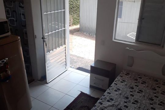 Dormitório de kitnet/studio para alugar com 1 quarto, 40m² em Partenon, Porto Alegre
