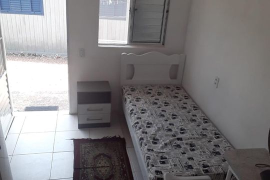 Dormitório de kitnet/studio para alugar com 1 quarto, 40m² em Partenon, Porto Alegre