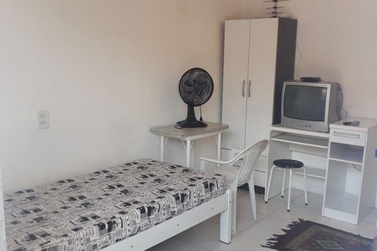 Dormitório de kitnet/studio para alugar com 1 quarto, 40m² em Partenon, Porto Alegre