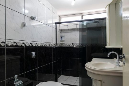 Banheiro de apartamento à venda com 2 quartos, 82m² em Vila Monumento, São Paulo