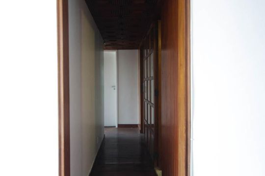 Corredor de acesso aos dormitórios de apartamento para alugar com 3 quartos, 126m² em Lagoa, Rio de Janeiro