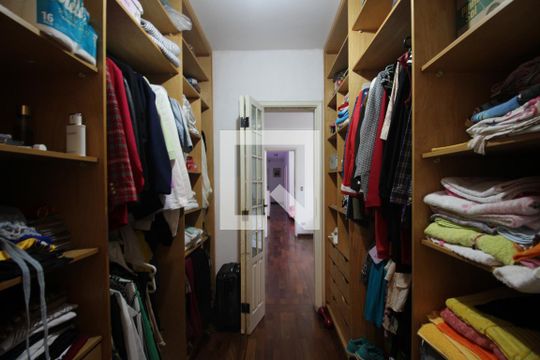 Closet  de casa para alugar com 4 quartos, 210m² em Lar São Paulo, São Paulo