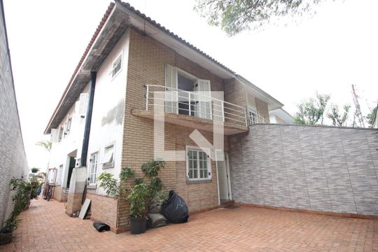 Garagem de casa para alugar com 4 quartos, 210m² em Lar São Paulo, São Paulo