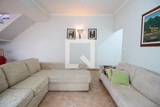 Sala de casa para alugar com 4 quartos, 210m² em Lar São Paulo, São Paulo