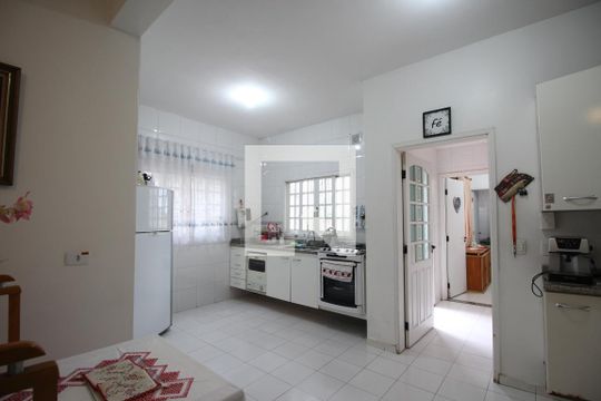 Cozinha de casa para alugar com 4 quartos, 210m² em Lar São Paulo, São Paulo