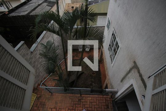 Vista  de casa para alugar com 4 quartos, 210m² em Lar São Paulo, São Paulo