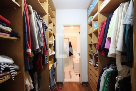 Closet  de casa para alugar com 4 quartos, 210m² em Lar São Paulo, São Paulo