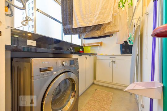 Area Serviço de apartamento para alugar com 2 quartos, 100m² em Cerqueira César, São Paulo