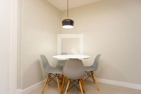 Sala de apartamento para alugar com 2 quartos, 80m² em Barra da Tijuca, Rio de Janeiro