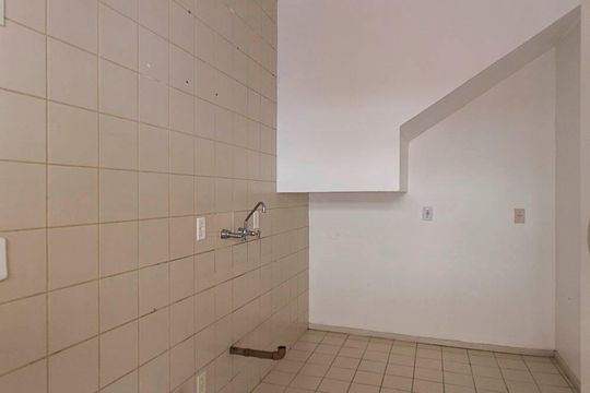 Cozinha de casa de condomínio à venda com 3 quartos, 140m² em Teresópolis, Porto Alegre