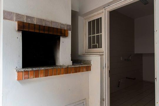 Área externa de casa de condomínio à venda com 3 quartos, 140m² em Teresópolis, Porto Alegre