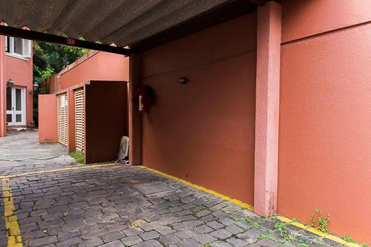 Box de garagem de casa de condomínio à venda com 3 quartos, 140m² em Teresópolis, Porto Alegre