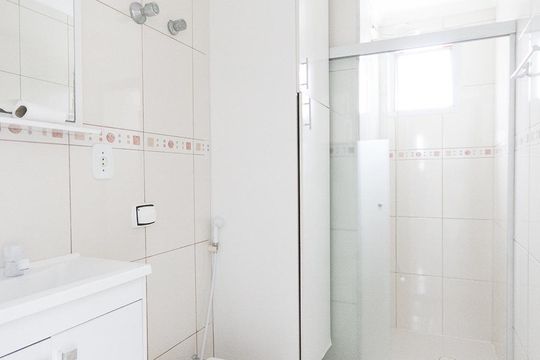Banheiro  de apartamento à venda com 2 quartos, 50m² em Vila Vera, São Paulo