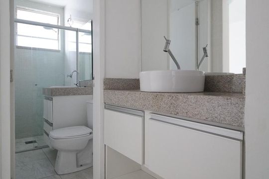 Lavabo de apartamento para alugar com 1 quarto, 55m² em Lourdes, Belo Horizonte
