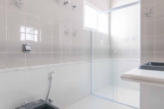 Banheiro Suíte Quarto 4 de casa à venda com 4 quartos, 300m² em Vila Brandina, Campinas