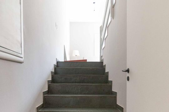 Escada acesso sala 3, banheiro e quartos de casa à venda com 4 quartos, 300m² em Vila Brandina, Campinas