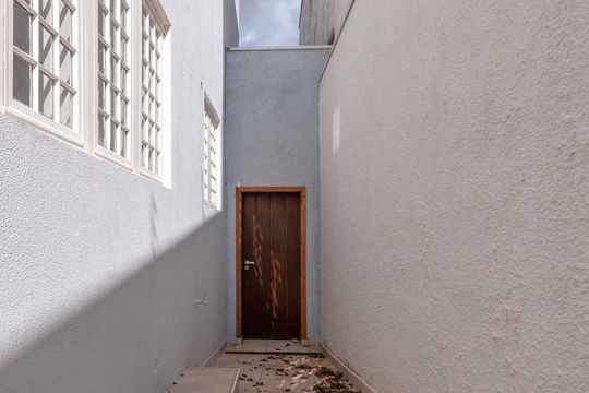Lateral da casa - portão acesso garagem de casa à venda com 4 quartos, 300m² em Vila Brandina, Campinas