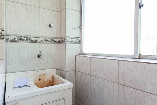 Área de serviço de apartamento à venda com 2 quartos, 56m² em Cristal, Porto Alegre