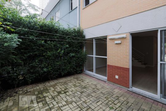 Quintal de casa de condomínio para alugar com 3 quartos, 120m² em Vila Sofia, São Paulo