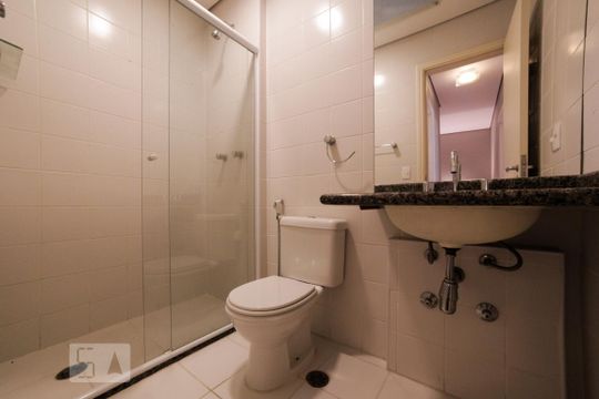 Banheiro de casa de condomínio para alugar com 3 quartos, 120m² em Vila Sofia, São Paulo