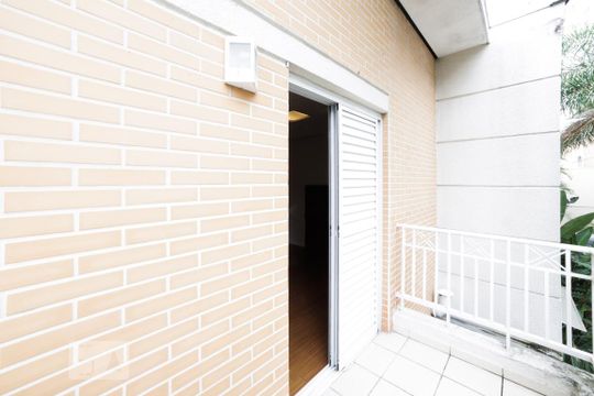 Varanda Suíte de casa de condomínio para alugar com 3 quartos, 120m² em Vila Sofia, São Paulo