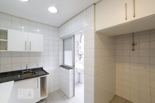 Cozinha de casa de condomínio para alugar com 3 quartos, 120m² em Vila Sofia, São Paulo