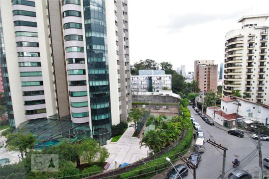 Vista da sala de apartamento à venda com 3 quartos, 136m² em Real Parque, São Paulo