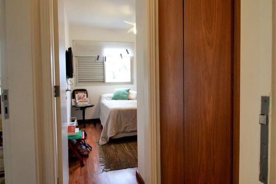 Corredor de apartamento à venda com 3 quartos, 136m² em Real Parque, São Paulo