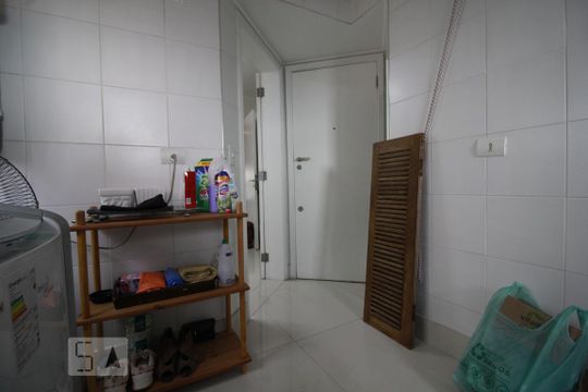 Área de serviço de apartamento à venda com 3 quartos, 136m² em Real Parque, São Paulo