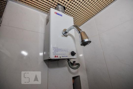 Banheiro de apartamento para alugar com 2 quartos, 54m² em Jacarepaguá, Rio de Janeiro