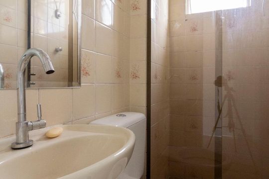 Banheiro de apartamento à venda com 2 quartos, 53m² em Vila Mazzei, São Paulo