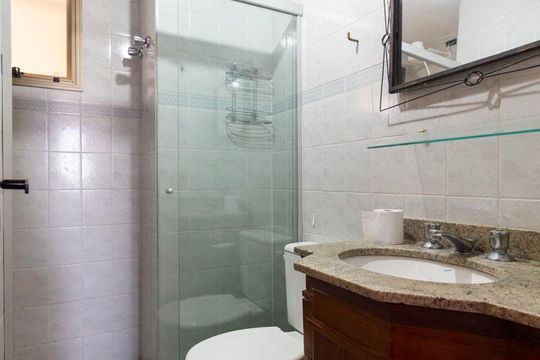 Banheiro social de apartamento à venda com 3 quartos, 75m² em Planalto Paulista, São Paulo