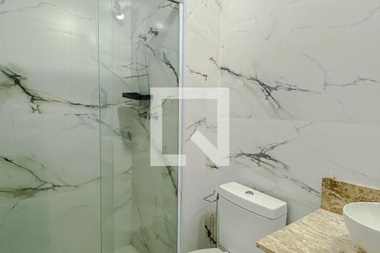 Banheiro de apartamento para alugar com 1 quarto, 45m² em Cambuci, São Paulo