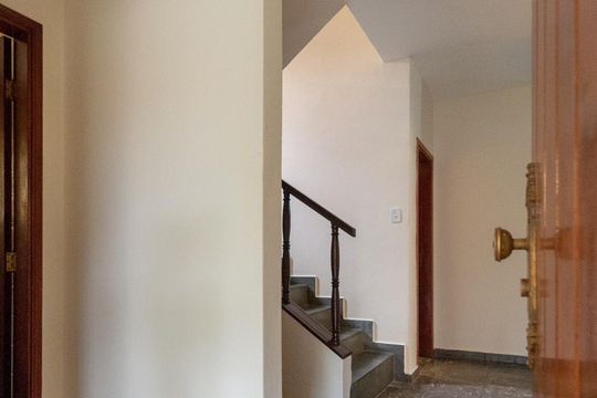 Acesso salas, escada e lavabo de casa à venda com 5 quartos, 360m² em Jardim Santa Genebra, Campinas