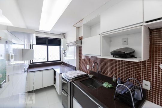Cozinha de apartamento para alugar com 2 quartos, 144m² em Barra da Tijuca, Rio de Janeiro