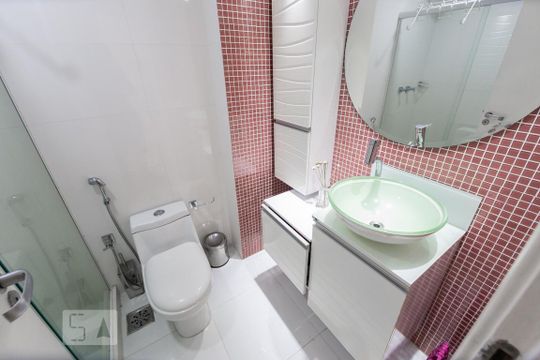 Banheiro social de apartamento para alugar com 2 quartos, 144m² em Barra da Tijuca, Rio de Janeiro